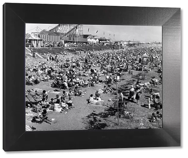 Coney Beach - Porthcawl - Holidaymakers enjoy the sunshine on the beach with