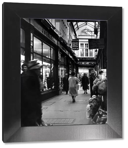 Cardiff - Arcades - Duke Street Arcade - 10th Dec 1962 - Western Mail