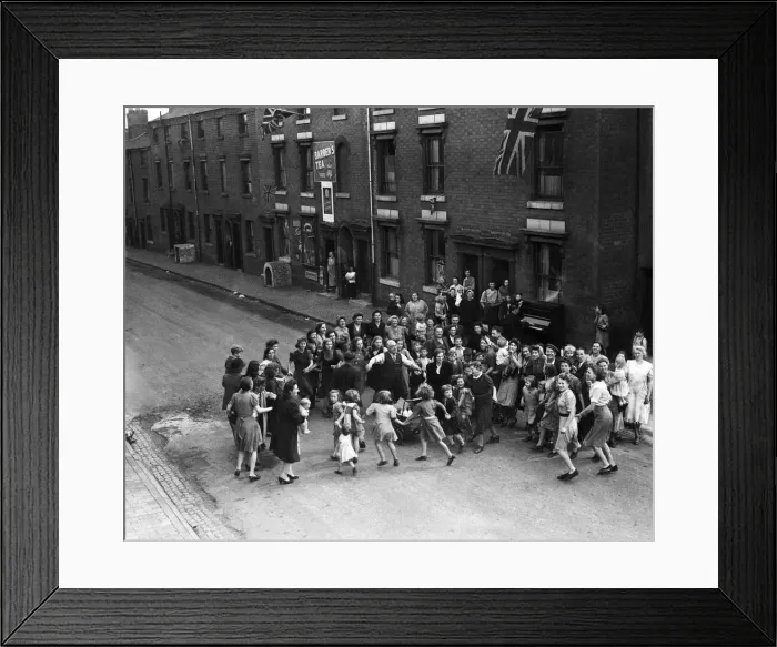 Framed Print : Victory celebrations in Central Birmingham at the end of the Second World War Framed Print : Victory celebrations in Central Birmingham at the end of the Second World War