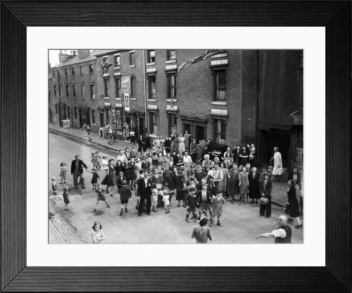 Framed Print : Victory celebrations in Central Birmingham at the end of the Second World War Framed Print : Victory celebrations in Central Birmingham at the end of the Second World War