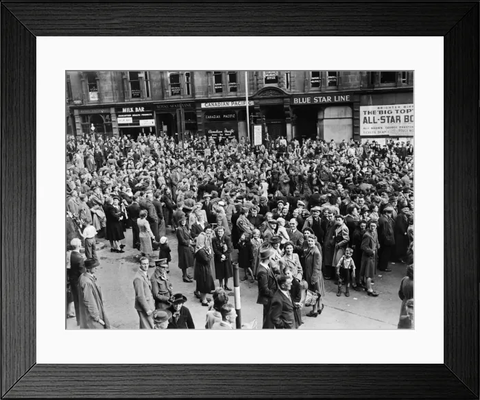 Framed Print : Victory celebrations in Central Birmingham at the end of the Second World War Framed Print : Victory celebrations in Central Birmingham at the end of the Second World War