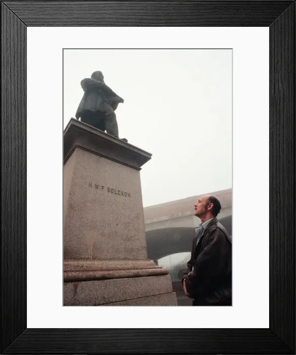 Framed Print : Charles Bolckow and wife Gliceria, visit the statue of his great, great, grandfather Framed Print : Charles Bolckow and wife Gliceria, visit the statue of his great, great, grandfather