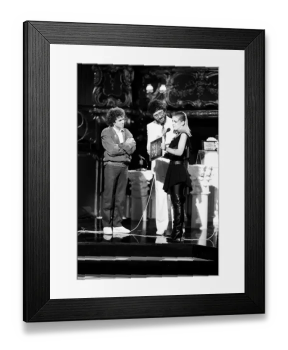 Framed Print : Daily Mirror British Rock & Pop Awards at The Lyceum, London Framed Print : Daily Mirror British Rock & Pop Awards at The Lyceum, London