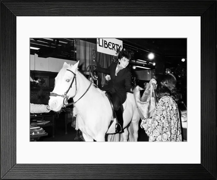 Framed Print : Pop singer and actress Toyah Willcox has always wanted to do her Christmas shopping Framed Print : Pop singer and actress Toyah Willcox has always wanted to do her Christmas shopping