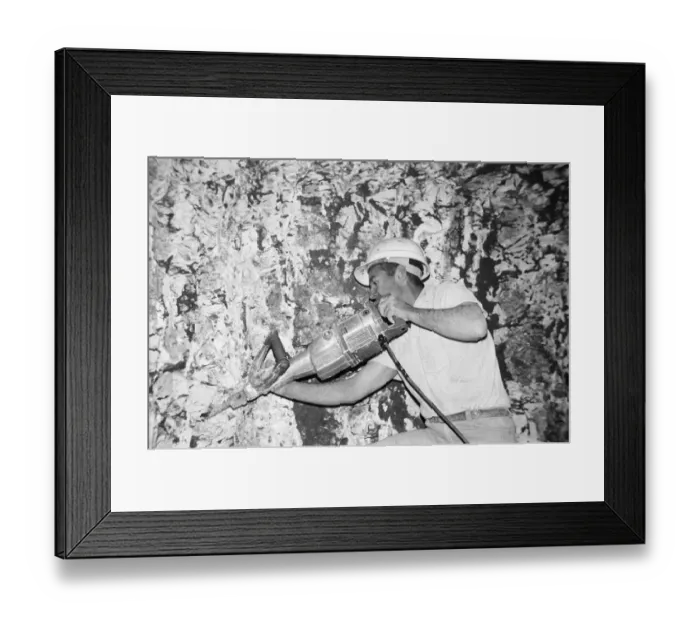 Framed Print : Opal mining at Lightning Ridge, New South Wales, Australia. 25th September 1977 Framed Print : Opal mining at Lightning Ridge, New South Wales, Australia. 25th September 1977