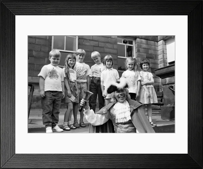 Framed Print : Oyez! Holmfirth town crier Malcolm Bates spreads the news about the T shirt designers Framed Print : Oyez! Holmfirth town crier Malcolm Bates spreads the news about the T shirt designers