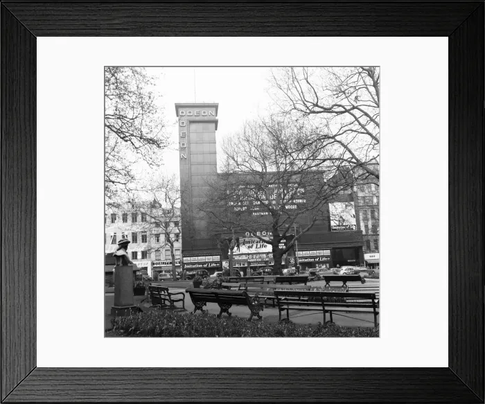 Framed Print : Odeon, Leicester Square, London. 14th April 1959 Framed Print : Odeon, Leicester Square, London. 14th April 1959