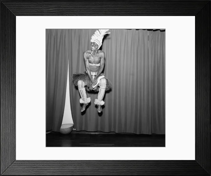 Framed Print : The Sierra Leone Dance Troupe rehearse at the London University Girls Hostel