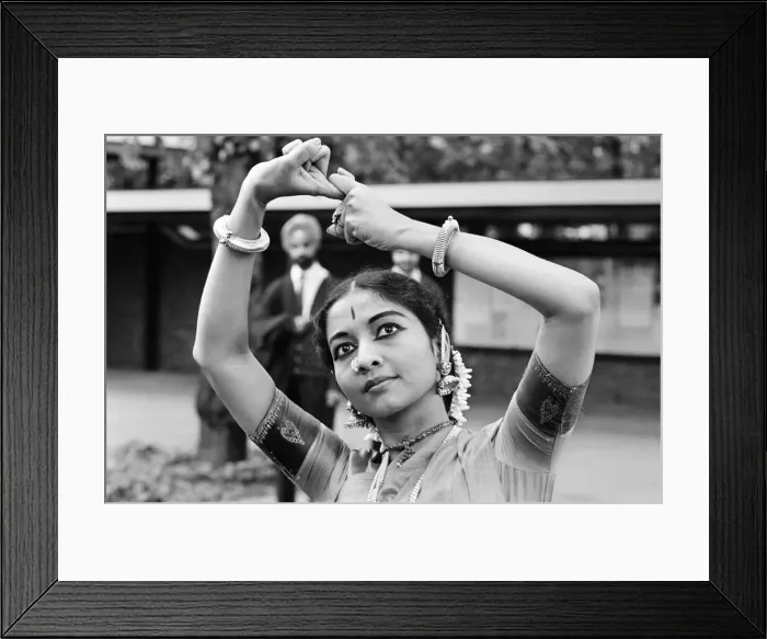 Framed Print : Indian Classical Dancers, London, 28th August 1965. Sikh men in background watch as Framed Print : Indian Classical Dancers, London, 28th August 1965. Sikh men in background watch as