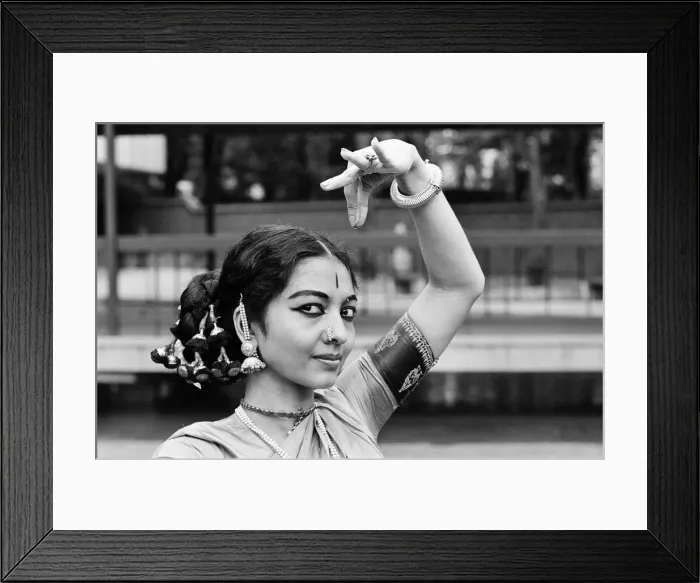Framed Print : Indian Classical Dancers, London, 28th August 1965 Framed Print : Indian Classical Dancers, London, 28th August 1965