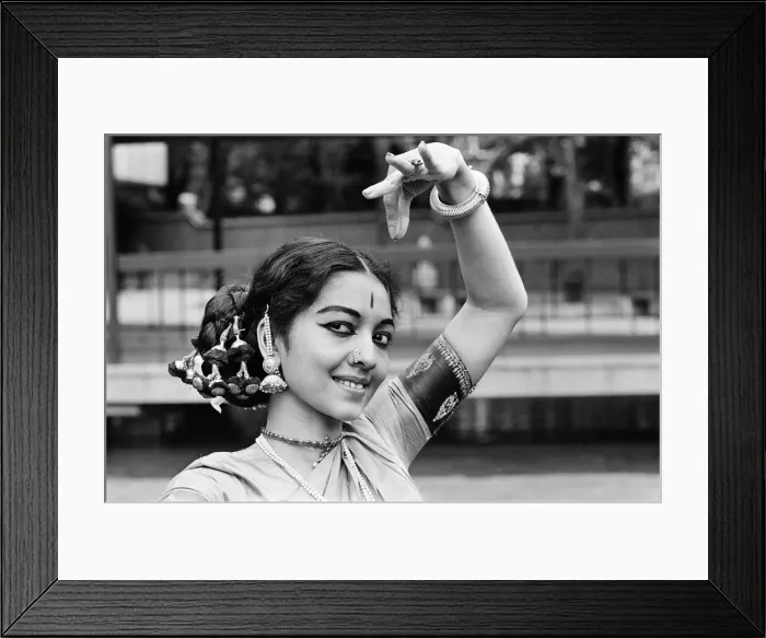 Framed Print : Indian Classical Dancers, London, 28th August 1965 Framed Print : Indian Classical Dancers, London, 28th August 1965