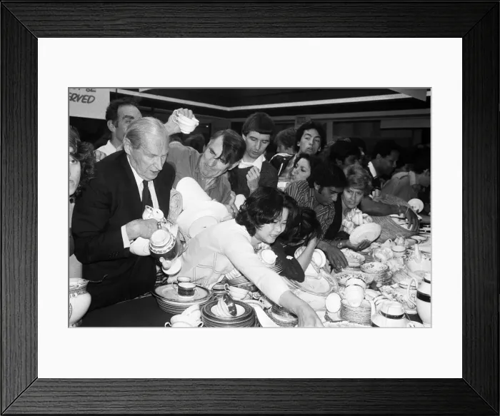 Framed Print : Shoppers in the china department at Harrods during the sale. 15th July 1979 Framed Print : Shoppers in the china department at Harrods during the sale. 15th July 1979