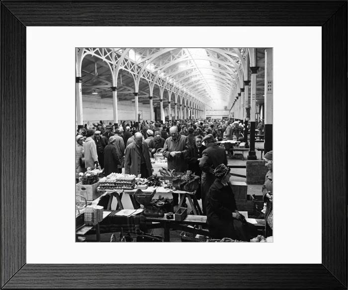 Framed Print : Market scenes in Barnstaple, North Devon. 9th January 1966 Framed Print : Market scenes in Barnstaple, North Devon. 9th January 1966