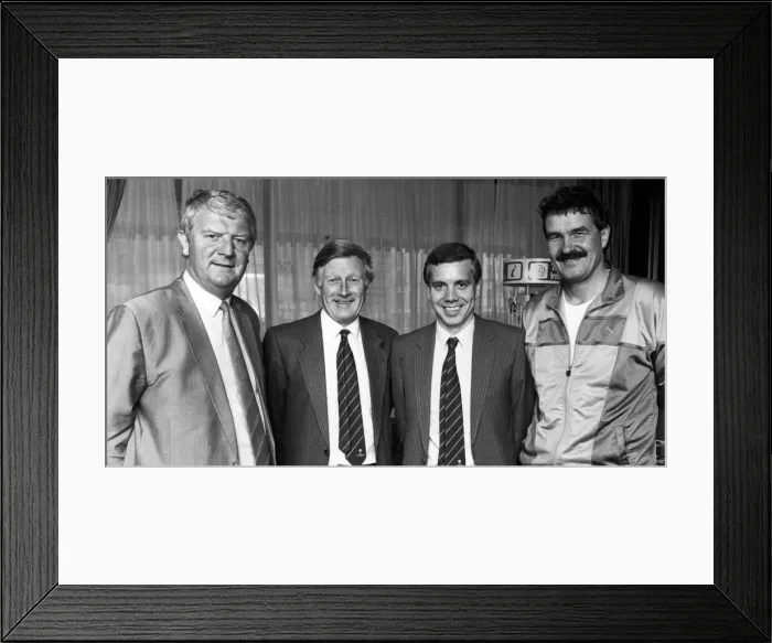 Framed Print : Ian Hargraves and Ken Rogers with Brian Labone and Ron Yeats