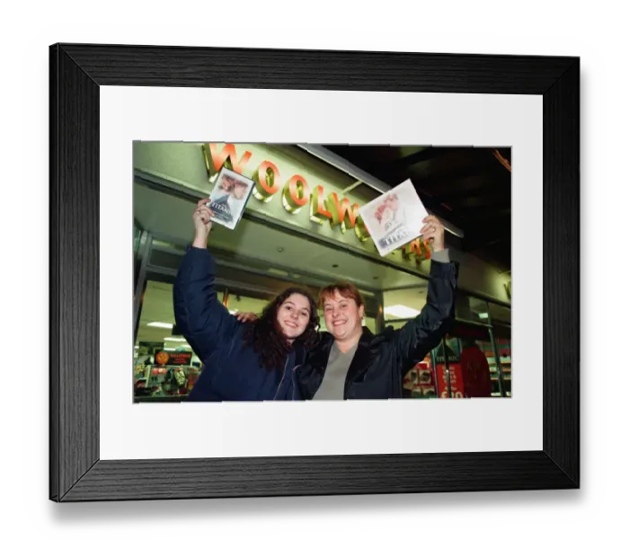 Framed Print : Titanic fans Claire Barrowclough, 24, and Linzi Ball, 18 Framed Print : Titanic fans Claire Barrowclough, 24, and Linzi Ball, 18