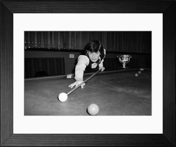 Framed Print : Snooker player Jimmy White pictured at the table at Kingston Snooker Hall where he Framed Print : Snooker player Jimmy White pictured at the table at Kingston Snooker Hall where he