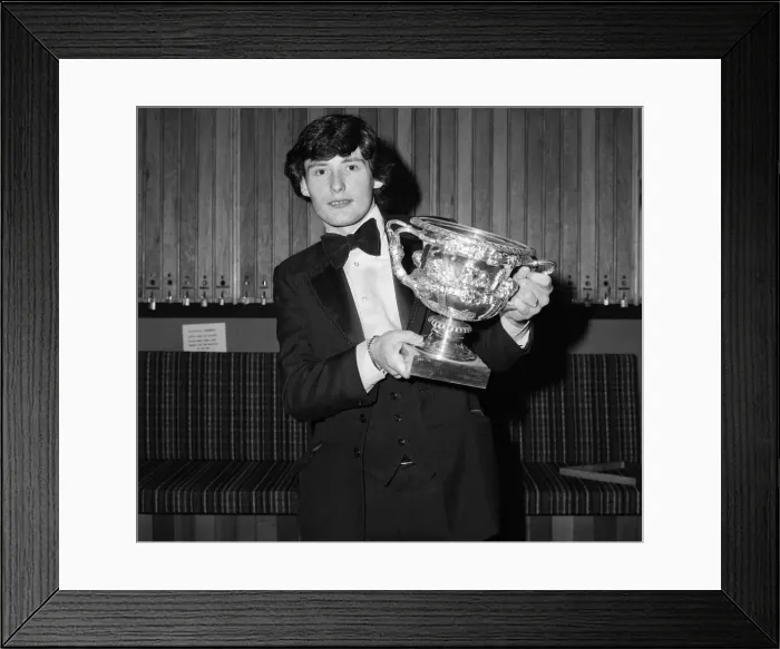 Framed Print : Snooker player Jimmy White pictured receiving a trophy from Cliff Thorburn at Kingston Framed Print : Snooker player Jimmy White pictured receiving a trophy from Cliff Thorburn at Kingston
