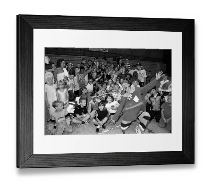 Framed Print : Just like that... Mark Holdsworth entertains children on the final day of the playscheme Framed Print : Just like that... Mark Holdsworth entertains children on the final day of the playscheme