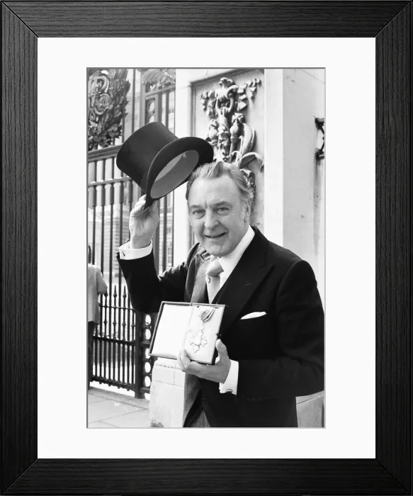 Framed Print : Actor Donald Sinden renowned as the snooty butler Robert Framed Print : Actor Donald Sinden renowned as the snooty butler Robert