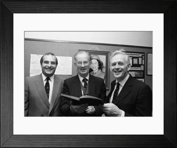 Framed Print : Norris McWhirter (right), co-founder of the Guinness Book of records along with his Framed Print : Norris McWhirter (right), co-founder of the Guinness Book of records along with his
