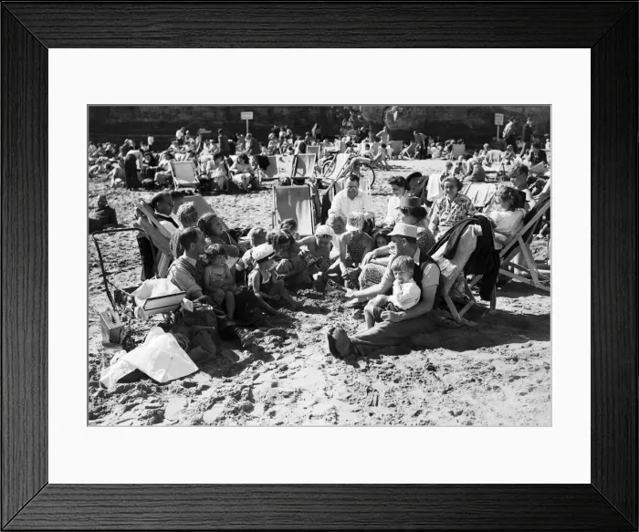 Framed Print : Rhondda miners on holiday in Barry Island, Vale of Glamorgan, Wales. 5th August 1951 Framed Print : Rhondda miners on holiday in Barry Island, Vale of Glamorgan, Wales. 5th August 1951