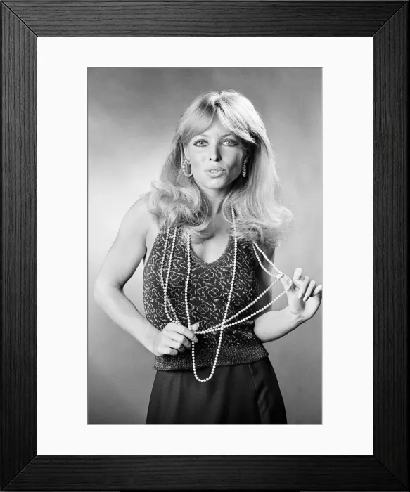 Framed Print : Susan Shaw, Fashion Model, Studio Pix, 16th August 1973 Framed Print : Susan Shaw, Fashion Model, Studio Pix, 16th August 1973
