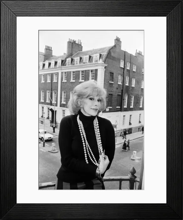 Framed Print : American Comedian Joan Rivers in a London hotel, 1st March 1984 Framed Print : American Comedian Joan Rivers in a London hotel, 1st March 1984