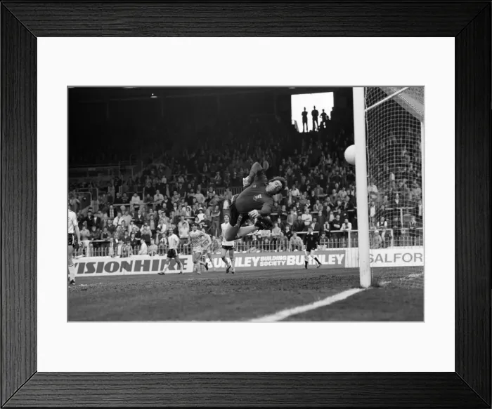 Framed Print : Manchester City 1-1 Ipswich Town, league match at Maine Road, Saturday 24th April 1982