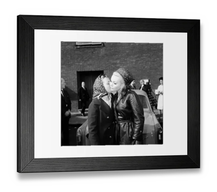 Framed Print : Zsa Zsa Gabor at London Airport with her daughter Francesca Hilton Framed Print : Zsa Zsa Gabor at London Airport with her daughter Francesca Hilton