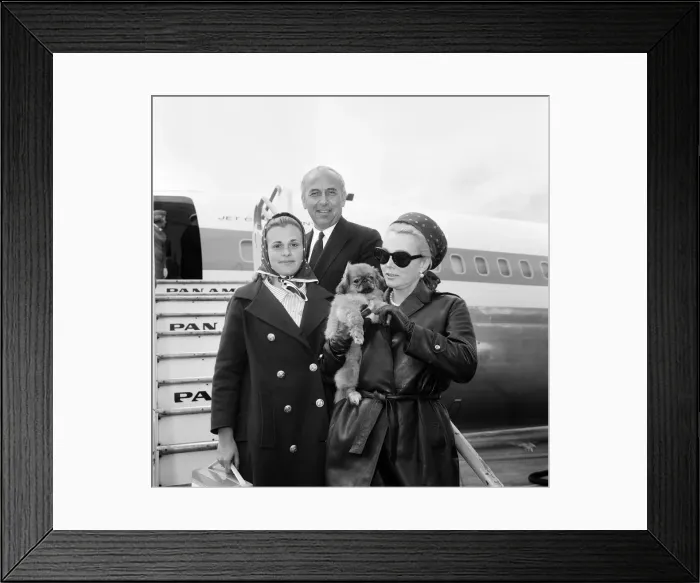 Framed Print : Zsa Zsa Gabor at London Airport with her daughter Francesca Hilton