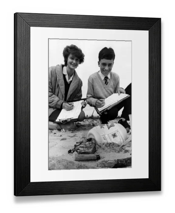 Framed Print : Vicky Johnson, 14m and Andrew Hammill, 14, of Sacred Heart RC Secondary School in Redcar