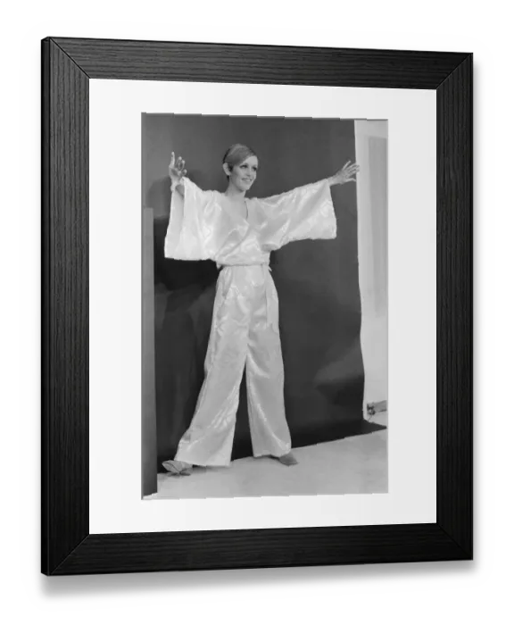 Framed Print : Twiggy launches new collection, The Twiggy Look Collection