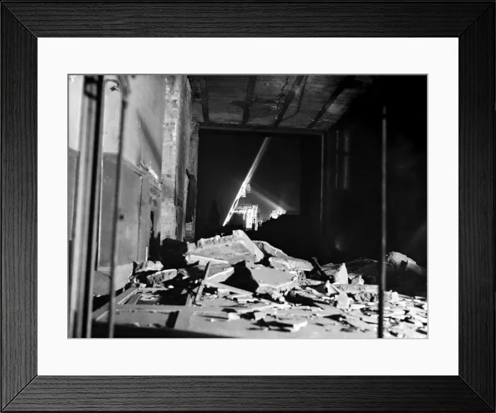 Framed Print : VE Day celebrations in Central London to mark the Allied victory in Europe at the end of Framed Print : VE Day celebrations in Central London to mark the Allied victory in Europe at the end of