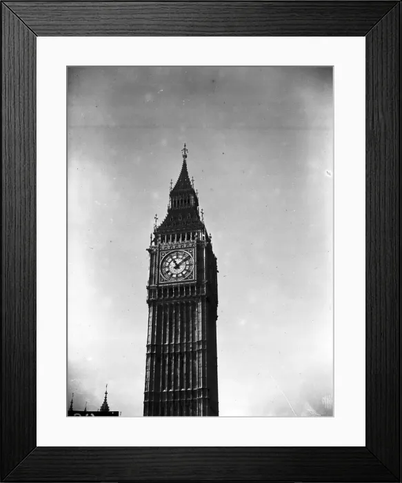 Framed Print : VE Day celebrations in Central London to mark the Allied victory in Europe at the end of Framed Print : VE Day celebrations in Central London to mark the Allied victory in Europe at the end of