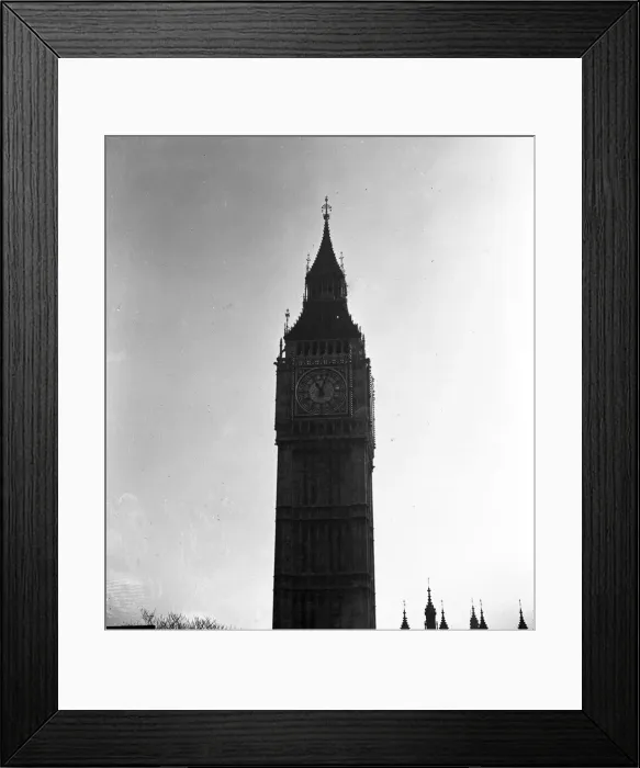 Framed Print : VE Day celebrations in Central London to mark the Allied victory in Europe at the end of