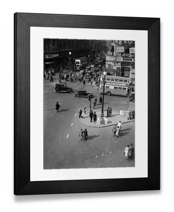 Framed Print : VE Day celebrations in Central London to mark the Allied victory in Europe at the end of Framed Print : VE Day celebrations in Central London to mark the Allied victory in Europe at the end of