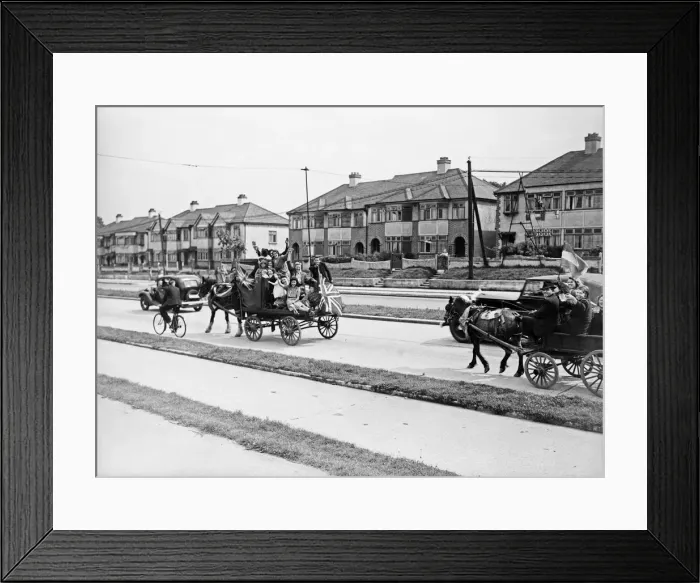 Framed Print : VE Day celebrations in Southend, Essex to mark the Allied victory in Europe at the end Framed Print : VE Day celebrations in Southend, Essex to mark the Allied victory in Europe at the end