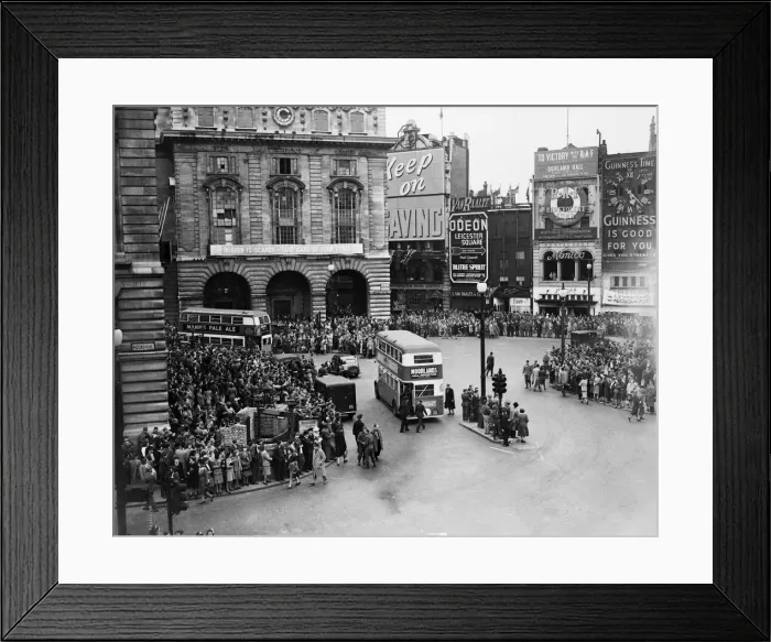Framed Print : VE Day celebrations in Central London to mark the Allied victory in Europe at the end of Framed Print : VE Day celebrations in Central London to mark the Allied victory in Europe at the end of