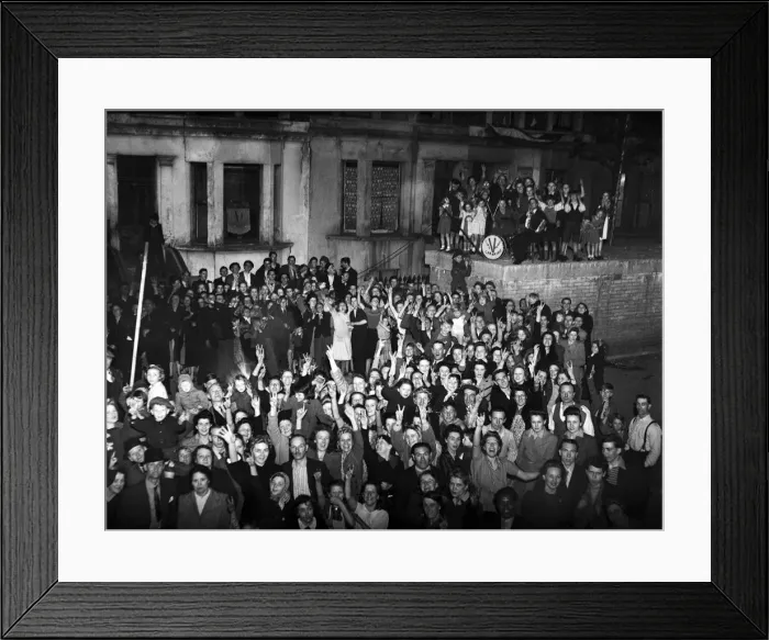 Framed Print : VE Day celebrations in Central London to mark the Allied victory in Europe at the end of Framed Print : VE Day celebrations in Central London to mark the Allied victory in Europe at the end of
