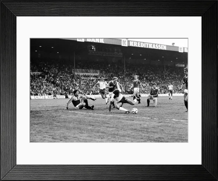 Framed Print : England V Norway, World Cup Qualifying match. Ullevaal Stadium in Oslo, Norway Framed Print : England V Norway, World Cup Qualifying match. Ullevaal Stadium in Oslo, Norway