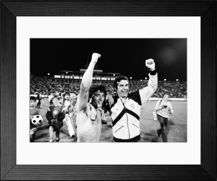 Framed Print : Hungary 1-3 England, Group 4 World Cup Qualifier, match at the Nepstadion, Budapest Framed Print : Hungary 1-3 England, Group 4 World Cup Qualifier, match at the Nepstadion, Budapest