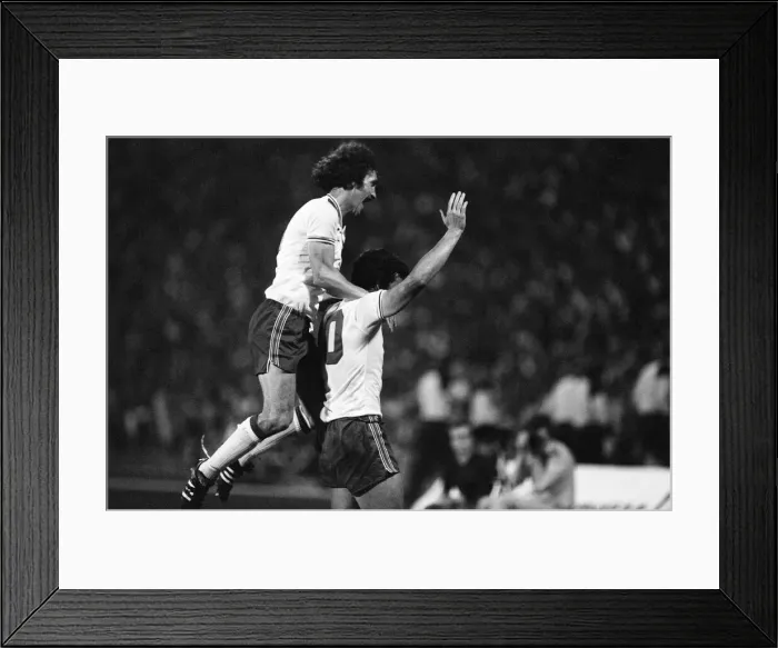 Framed Print : Hungary 1-3 England, Group 4 World Cup Qualifier, match at the Nepstadion, Budapest Framed Print : Hungary 1-3 England, Group 4 World Cup Qualifier, match at the Nepstadion, Budapest