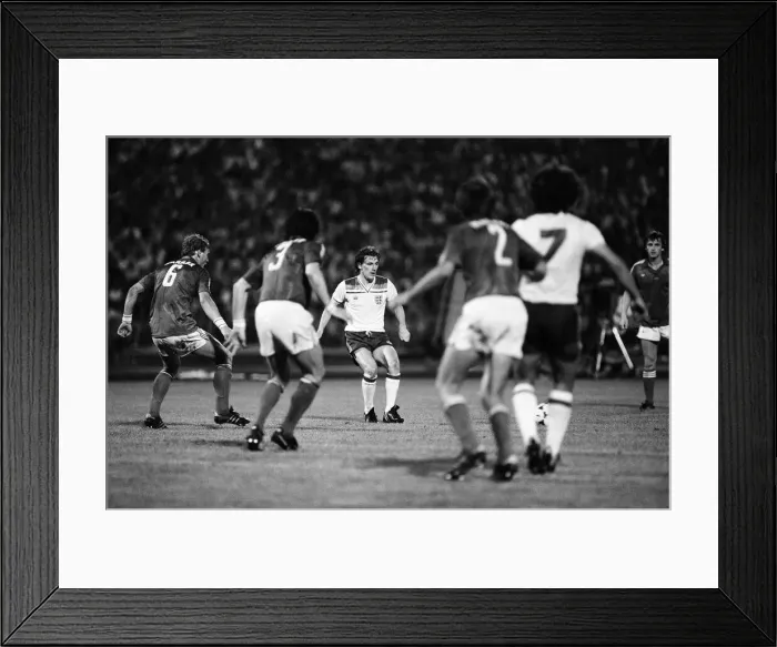 Framed Print : Hungary 1-3 England, Group 4 World Cup Qualifier, match at the Nepstadion, Budapest Framed Print : Hungary 1-3 England, Group 4 World Cup Qualifier, match at the Nepstadion, Budapest