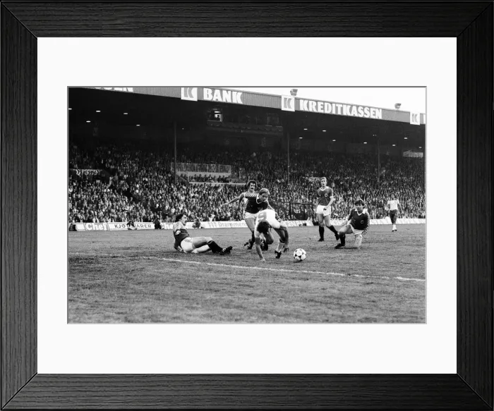 Framed Print : England V Norway, World Cup Qualifying match. Ullevaal Stadium in Oslo, Norway Framed Print : England V Norway, World Cup Qualifying match. Ullevaal Stadium in Oslo, Norway