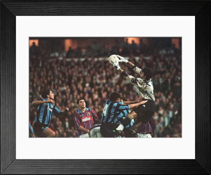 Framed Print : UEFA Cup match second leg, Aston Villa 1- 0 Inter Milan, held at Villa Park Framed Print : UEFA Cup match second leg, Aston Villa 1- 0 Inter Milan, held at Villa Park