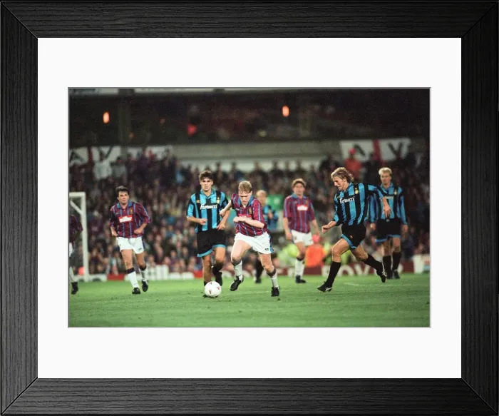 Framed Print : UEFA Cup match second leg, Aston Villa 1- 0 Inter Milan, held at Villa Park Framed Print : UEFA Cup match second leg, Aston Villa 1- 0 Inter Milan, held at Villa Park
