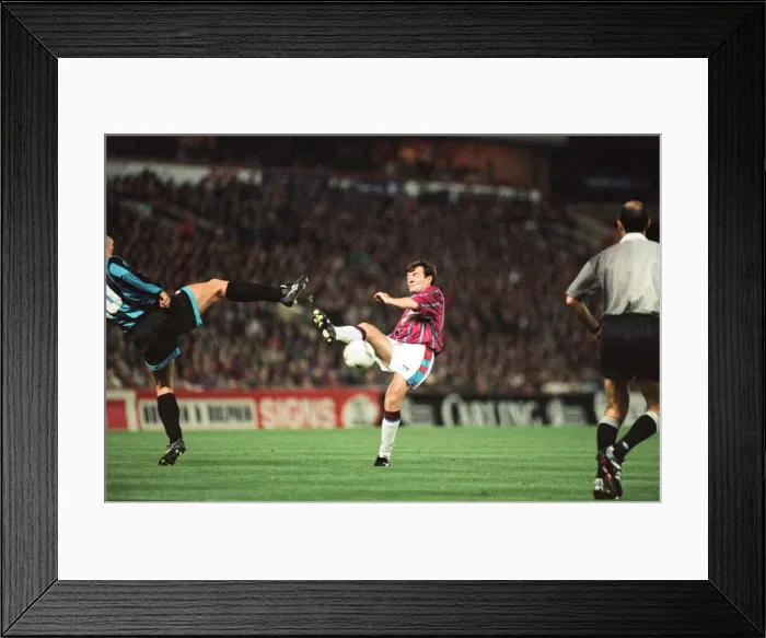 Framed Print : UEFA Cup match second leg, Aston Villa 1- 0 Inter Milan, held at Villa Park Framed Print : UEFA Cup match second leg, Aston Villa 1- 0 Inter Milan, held at Villa Park