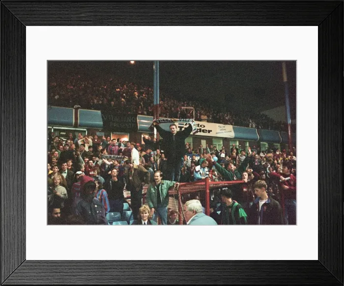 Framed Print : UEFA Cup match second leg, Aston Villa 1- 0 Inter Milan, held at Villa Park Framed Print : UEFA Cup match second leg, Aston Villa 1- 0 Inter Milan, held at Villa Park