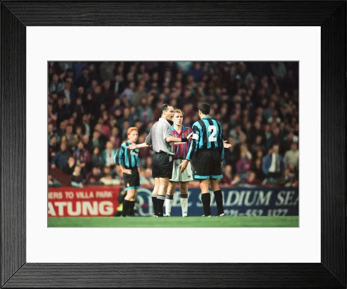 Framed Print : UEFA Cup match second leg, Aston Villa 1- 0 Inter Milan, held at Villa Park Framed Print : UEFA Cup match second leg, Aston Villa 1- 0 Inter Milan, held at Villa Park