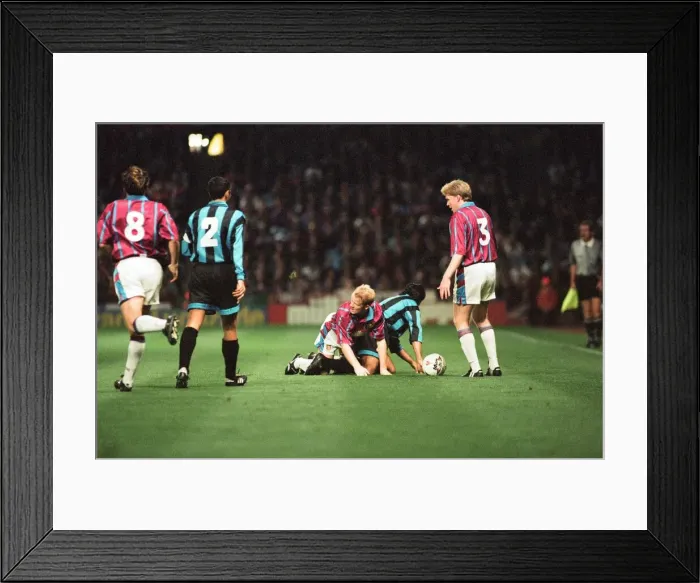 Framed Print : UEFA Cup match second leg, Aston Villa 1- 0 Inter Milan, held at Villa Park Framed Print : UEFA Cup match second leg, Aston Villa 1- 0 Inter Milan, held at Villa Park
